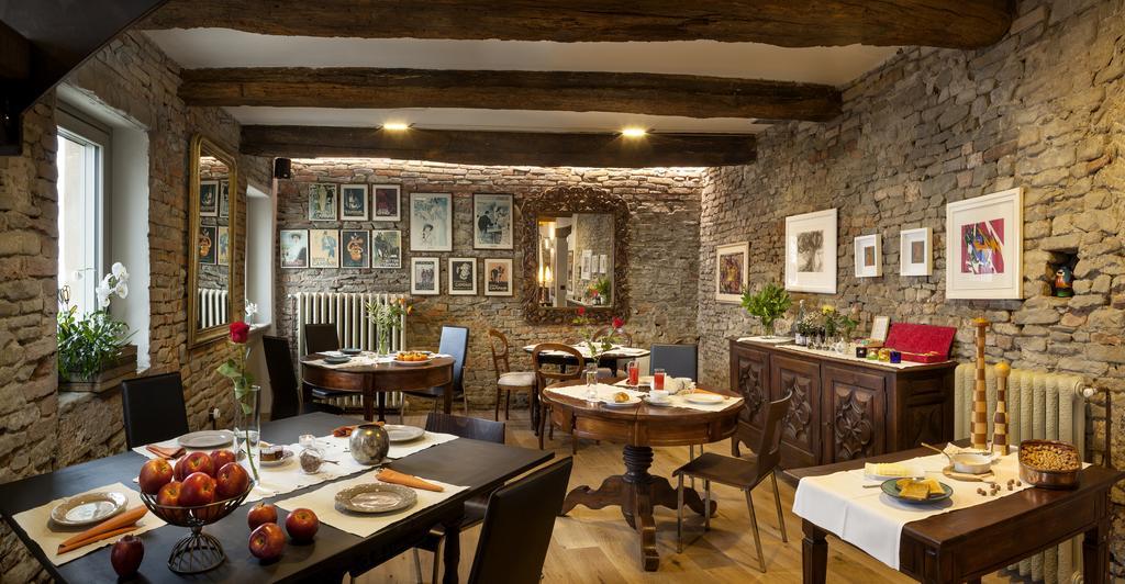 Borgese Camere E Suites Neive Bagian luar foto